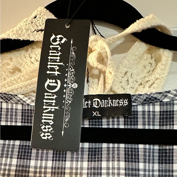 Scarlet Darkness Women Pioneer Colonial Costume with head kerchief - Picture 4 of 7